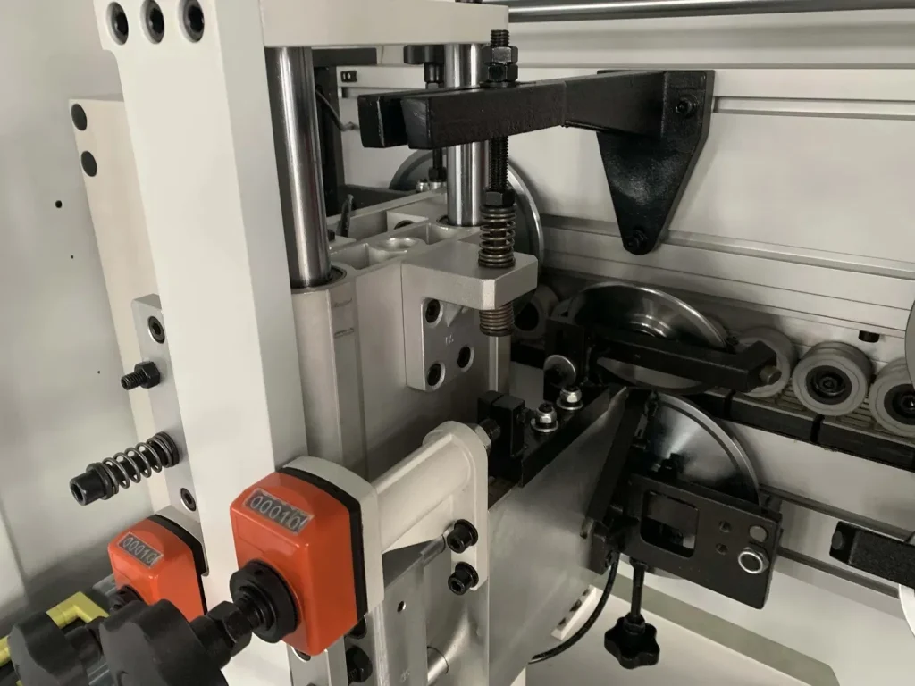 Máquina automática de colagem de bordas (laser/pur opcional)