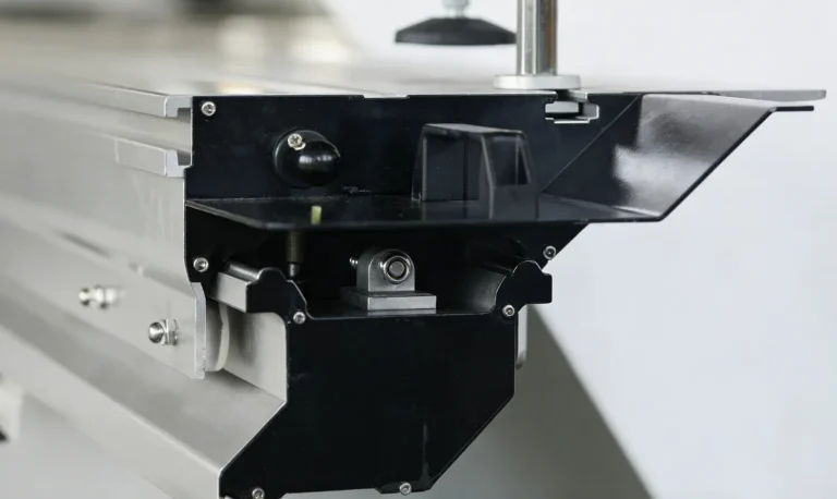 Isikere samaphaneli se-cnc esizibekayo nesisika ngokuzenzekelayo ngokuchaneke kwe-45°