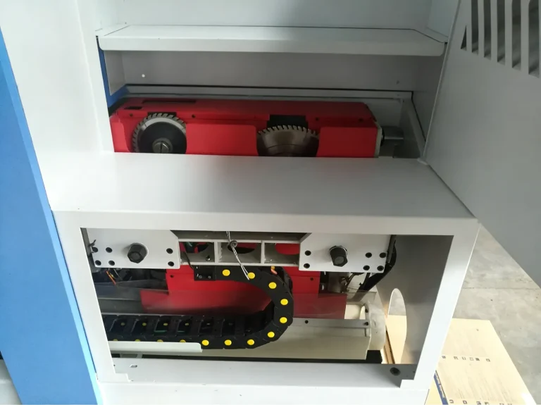 máy cưa bàn điều khiển bằng máy tính