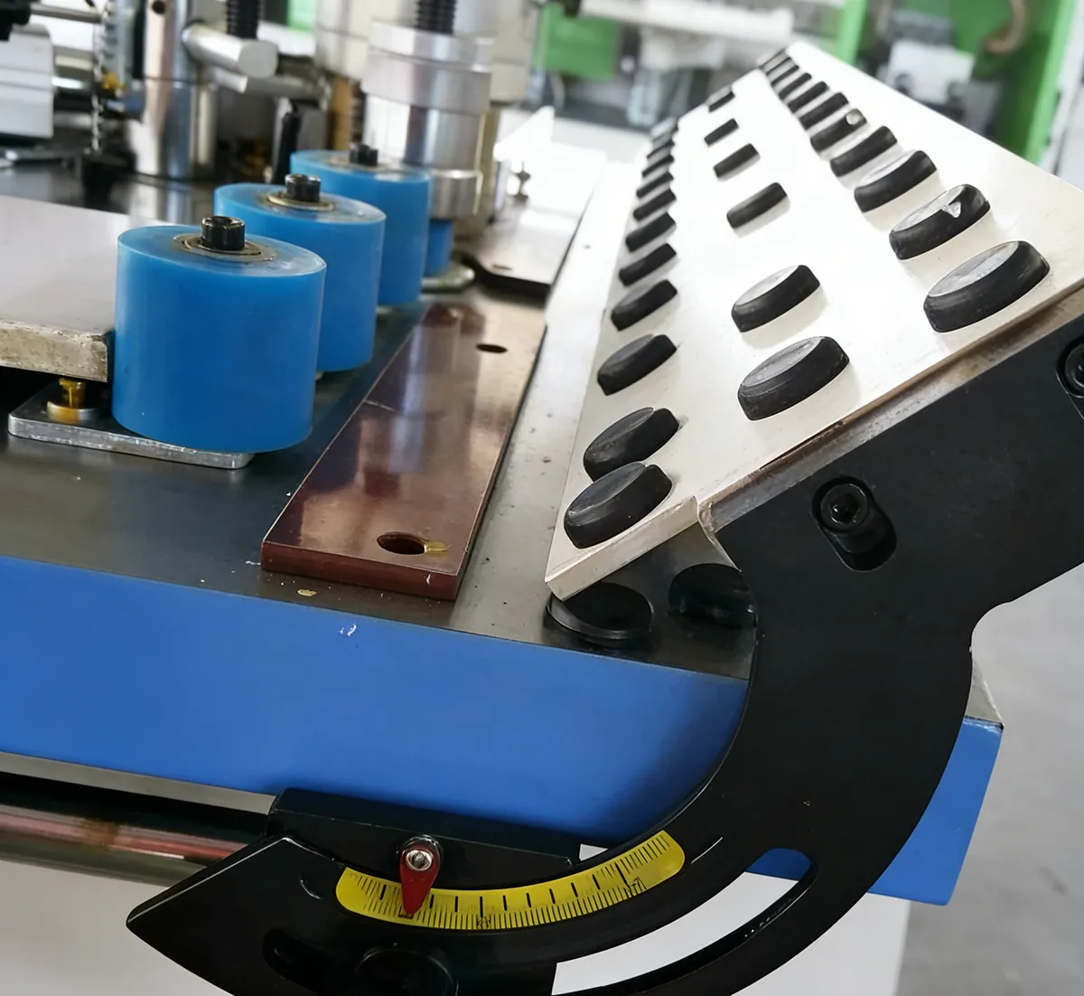 วิธีเลือกเครื่องติดขอบไม้แบบมือที่ดีที่สุดสำหรับความต้องการการผลิตของคุณ เครื่องติดขอบไม้แบบมือ