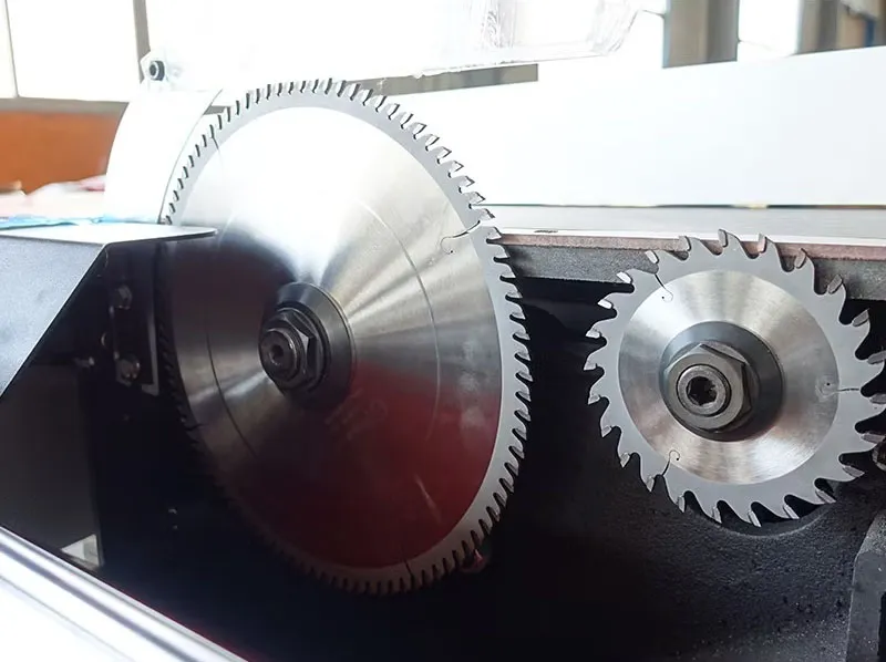 Isikere sepaneli setafile esityibilikayo esichanekileyo